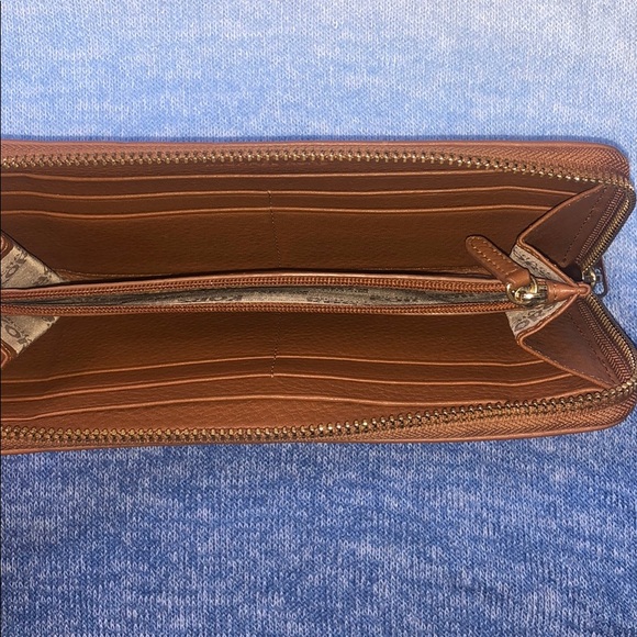 Michael Kors wallet - Picture 3 of 3